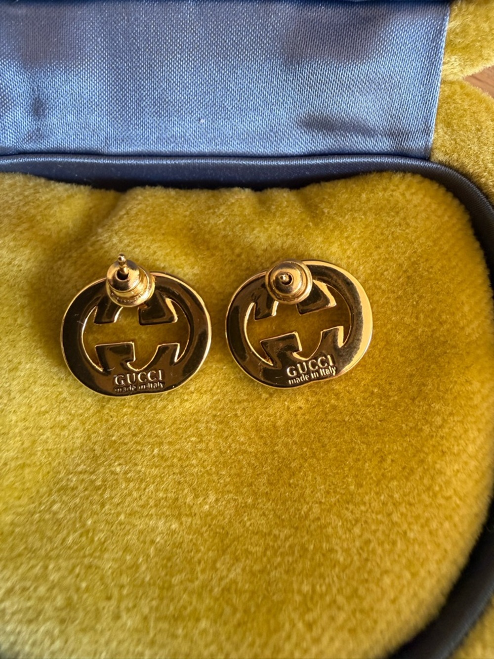 Gucci Gold Pearl GG Stud Earrings - Picture 2 of 2